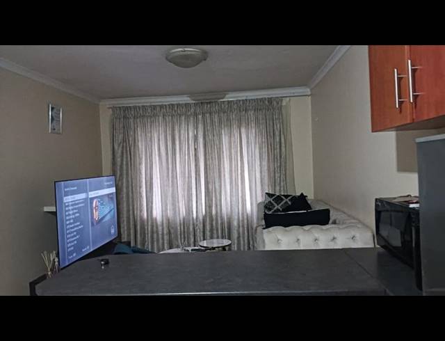 2 BEDROOM APARTMENT FOR SALE IN MONTCLAIR